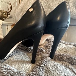 Calvin Kline size 8 1/2 black heels